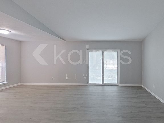 5th image of 422 David Dr