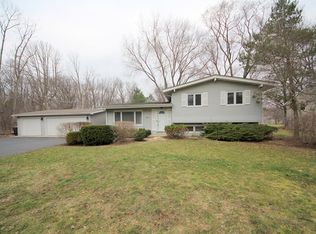 15746 W Birchwood Ln, Libertyville, IL 60048