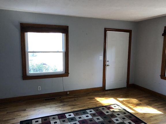 2nd image of 16 Fannin Ct