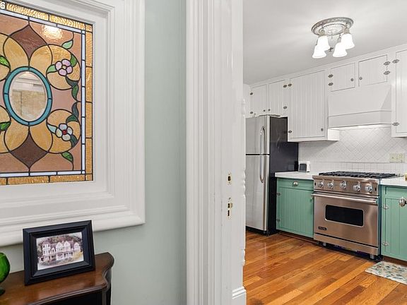 3rd image of 1931 SW 14th Ave APT 3