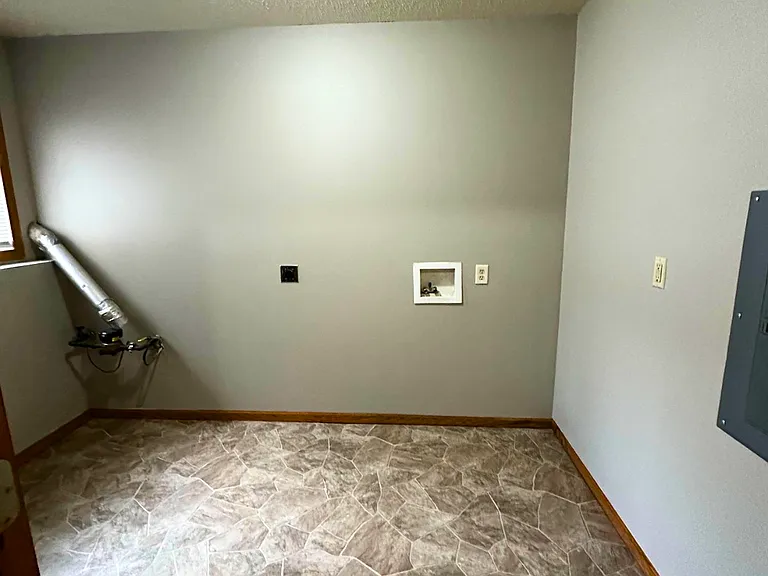 862 Kari Dr — Photo 12