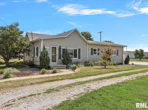 24 W Wells St, Divernon, IL 62530