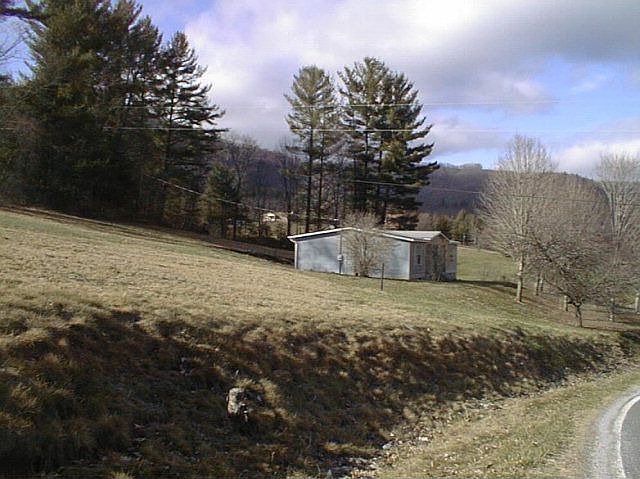2nd image of 401 Little Buck Hill Rd