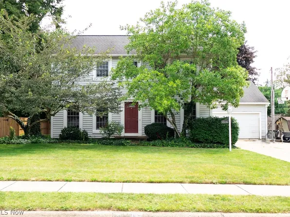 241 Kent Cir NE, New Philadelphia, OH 44663