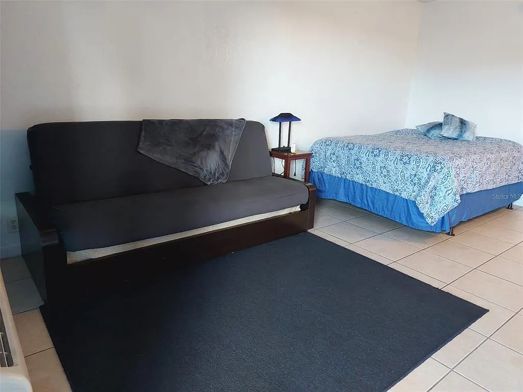 Studio, 1.0 bath, 300 sqft, $975 — Photo 3