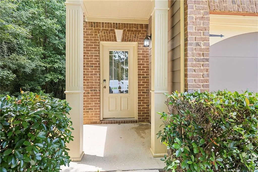 3 bed, 2.5 bath, 2004 sqft, $2,500 — Photo 3