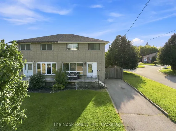 98 Durham St, Oshawa, ON L1J 5P8