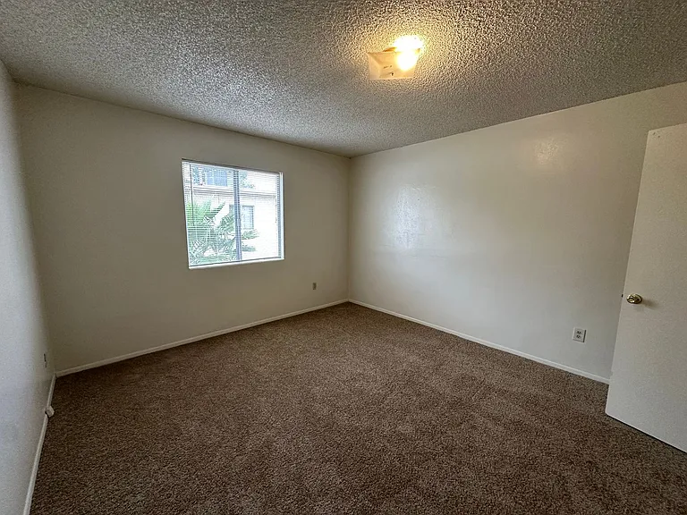 810 S Kolb Rd #4 — Photo 8