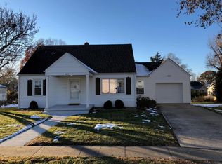 6404 Sunset Dr, Godfrey, IL 62035