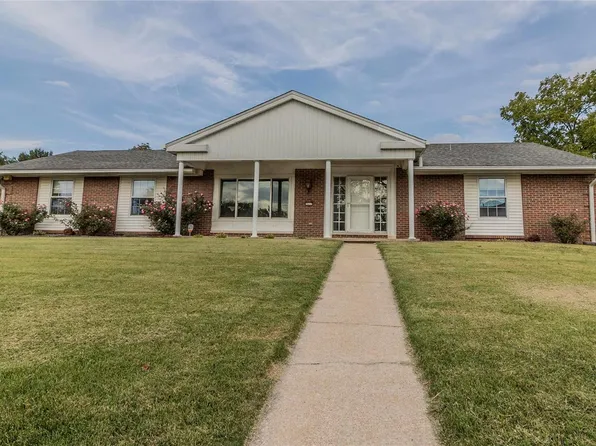 7617 Saturn Ct, Godfrey, IL 62035