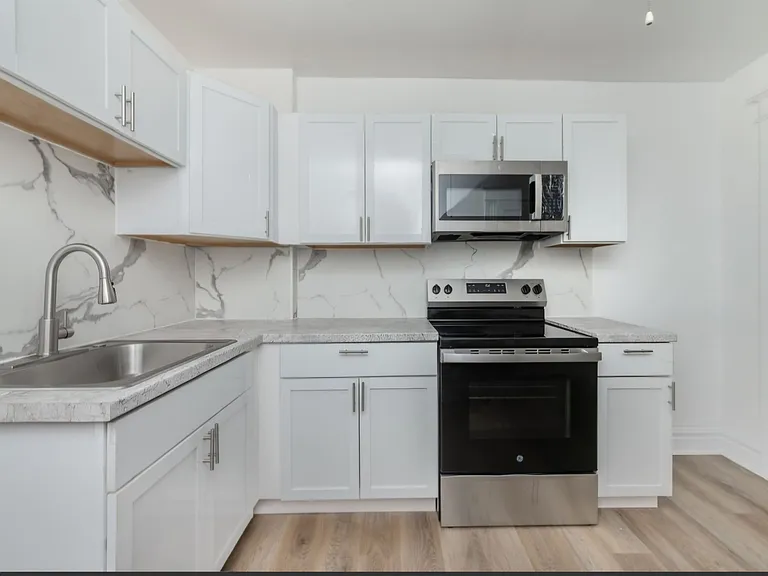 148 Fillmore St #MAIN — Photo 1