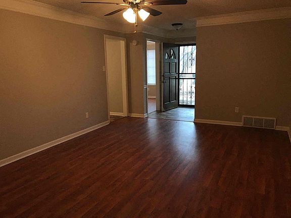 3rd image of 6418 Fawn Hollow Cres S
