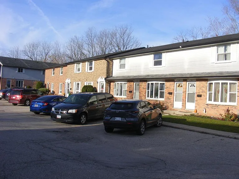 255 Thames St N #14 — Photo 2