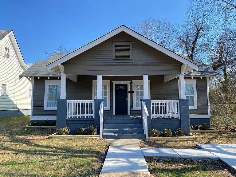 2211 S Pine St — Photo 1