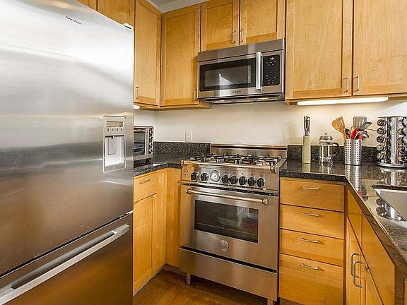 3rd image of 301 Gough St APT 3