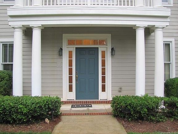 2nd image of 1060 The Glen St #0