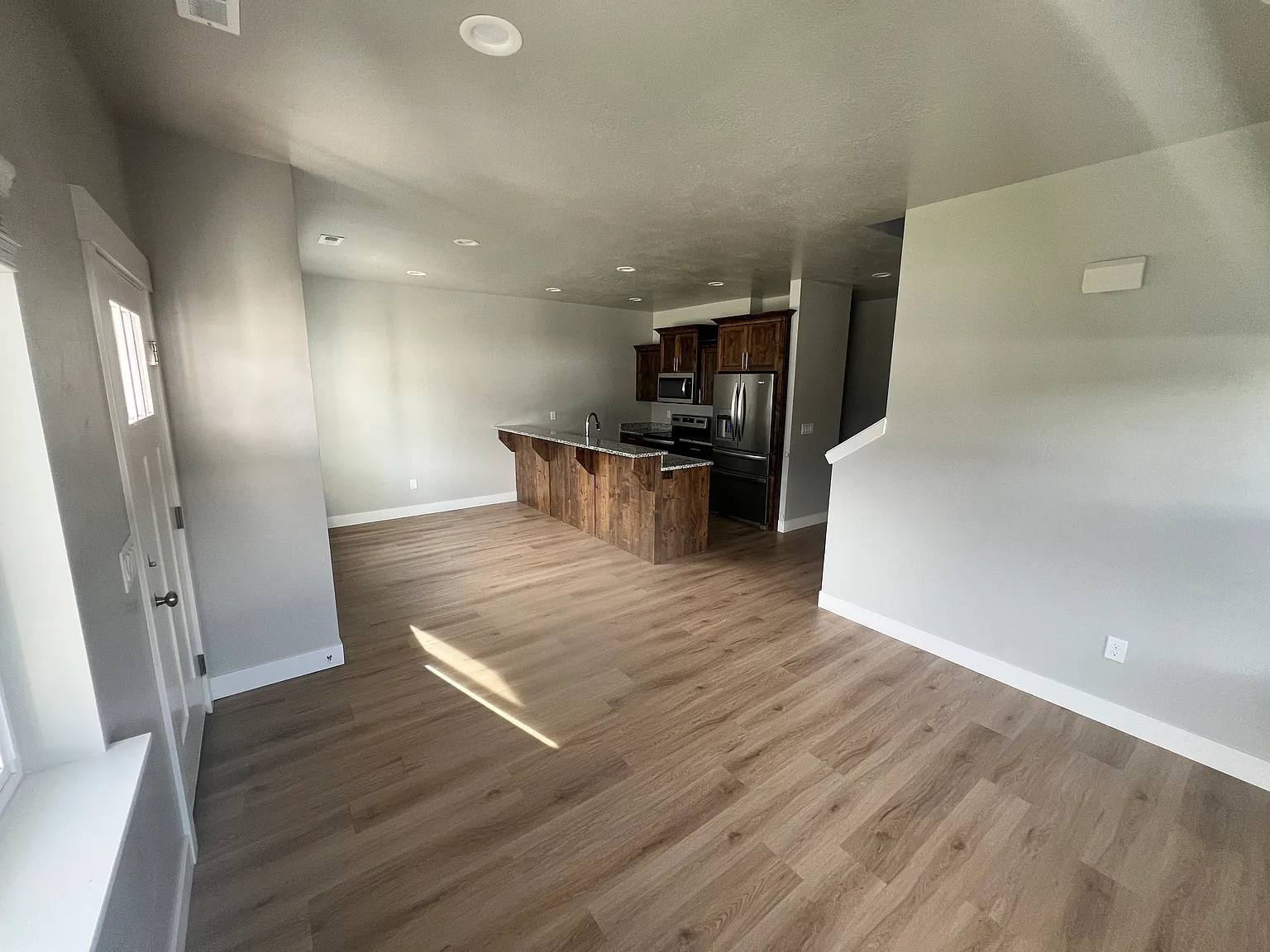 3 bed, 2.5 bath, 1625 sqft, $1,900 — Photo 2