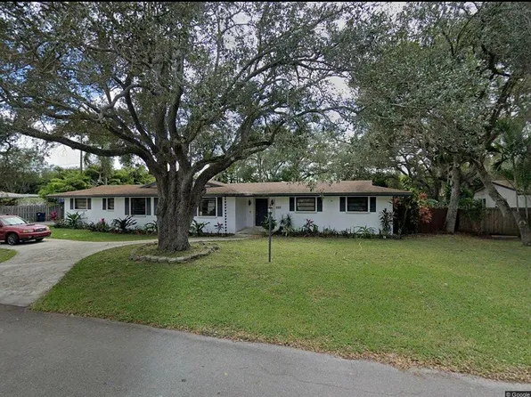 8320 SW 162nd St, Palmetto Bay, FL 33157