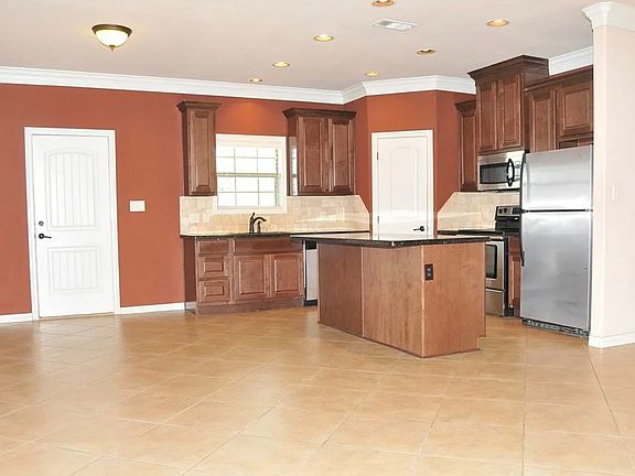 3rd image of 2512 Leyla Ln #B