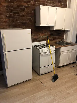 Rented by Eric Goodman Realty Corp | media 11