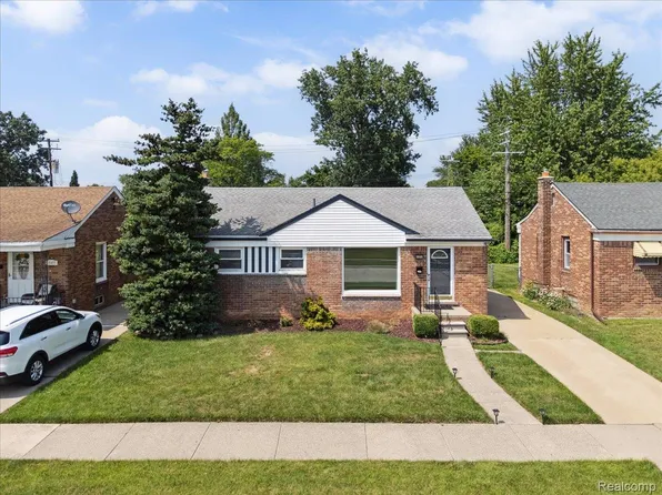 18465 Marquette St, Roseville, MI 48066