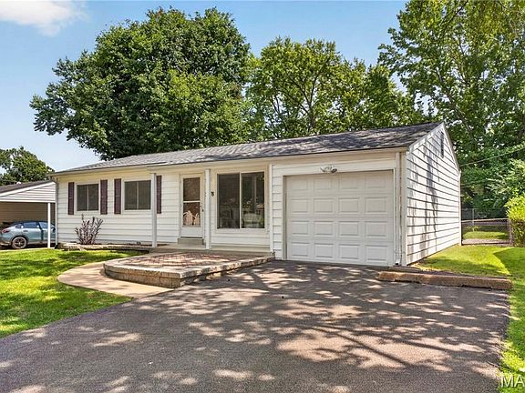 2nd image of 2878 Foxwood Dr