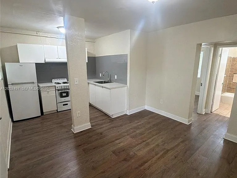 542 NW 8th St #9 — Photo 3