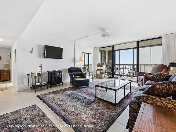 5th image of 126 Lakeshore Dr APT 526