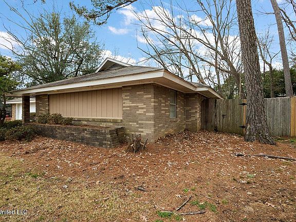 2nd image of 43 Stonegate Dr