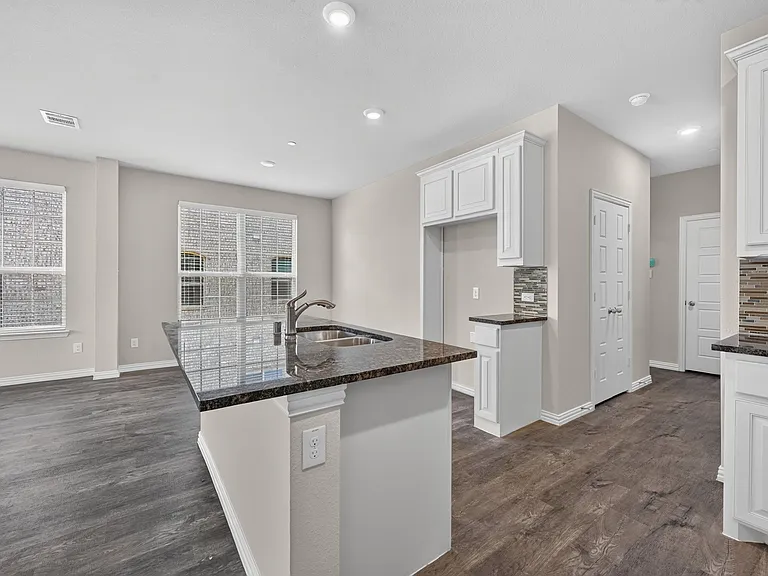 3316 Solana Cir — Photo 6