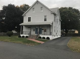 40 Pickering St, Chicopee, MA 01013