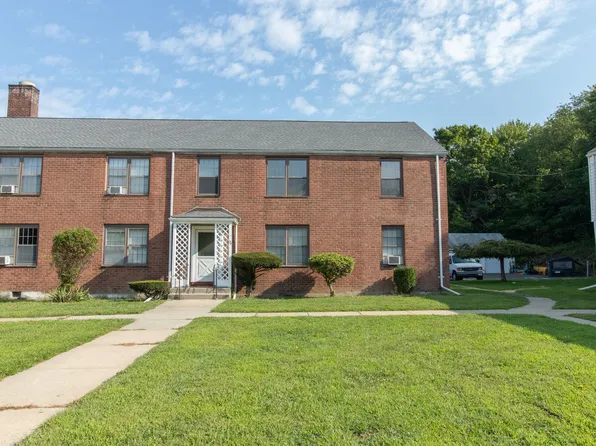 35 Nob Hill Circle #D, Bridgeport, CT 06610