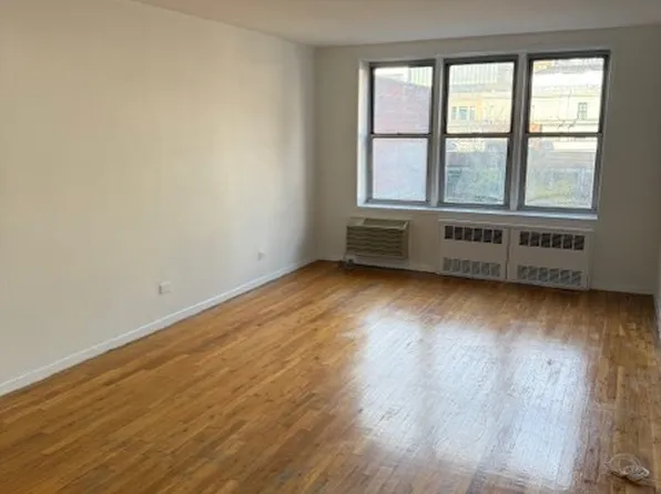 320 West 30th Street image 1 of 17