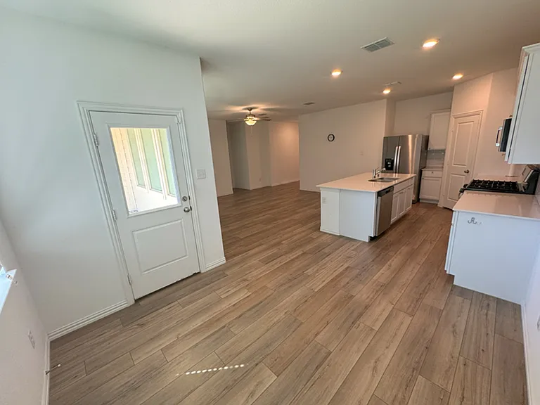 1105 Daffodil St — Photo 16