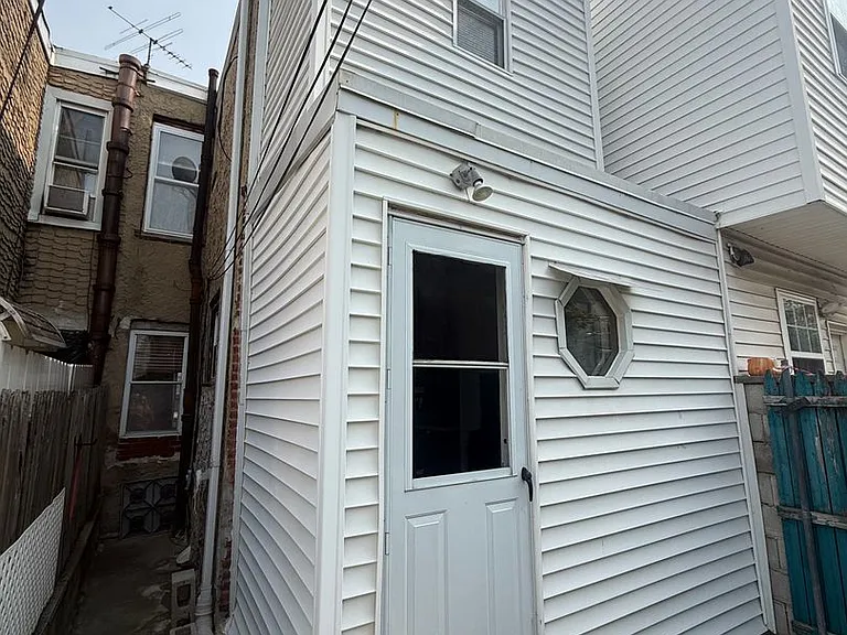 824 Winton St — Photo 4
