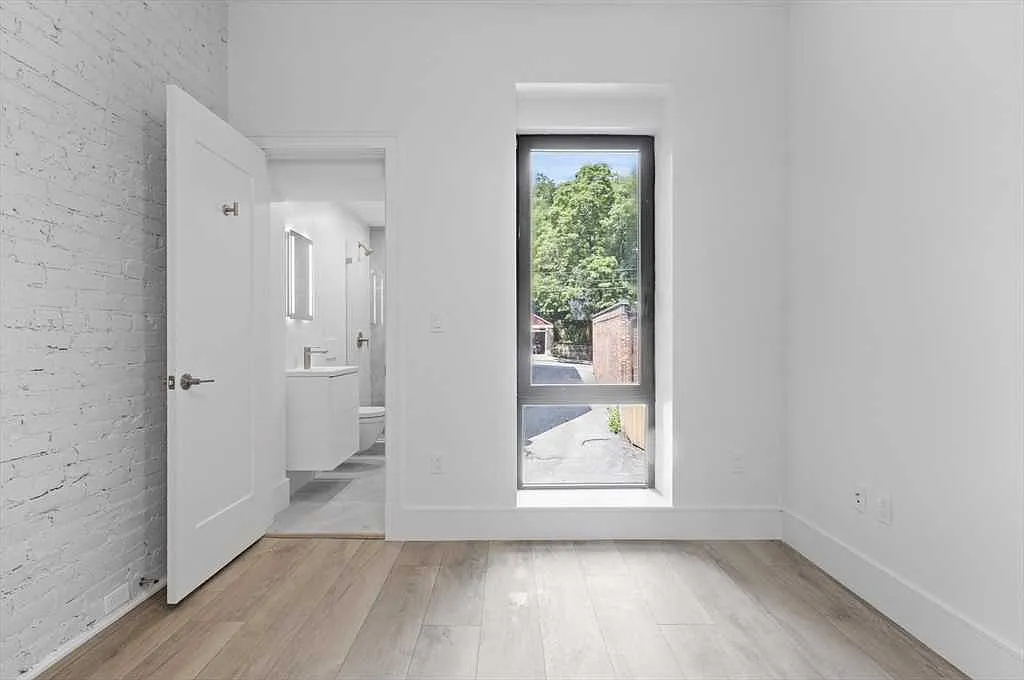 4 bed, $8,000 — Photo 3