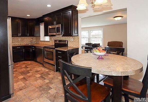 2nd image of 323 Herbert Pl #323