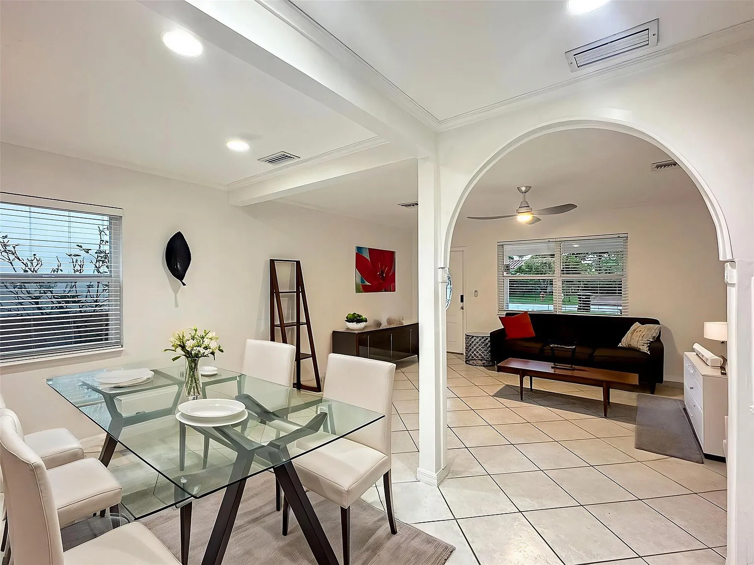 2 bed, 1.0 bath, 870 sqft, $2,400 — Photo 1