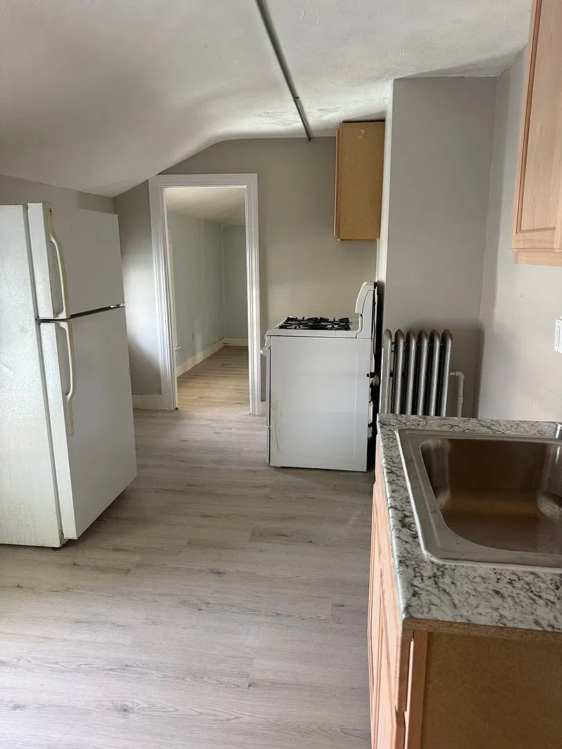 19 Jenks — Photo 3