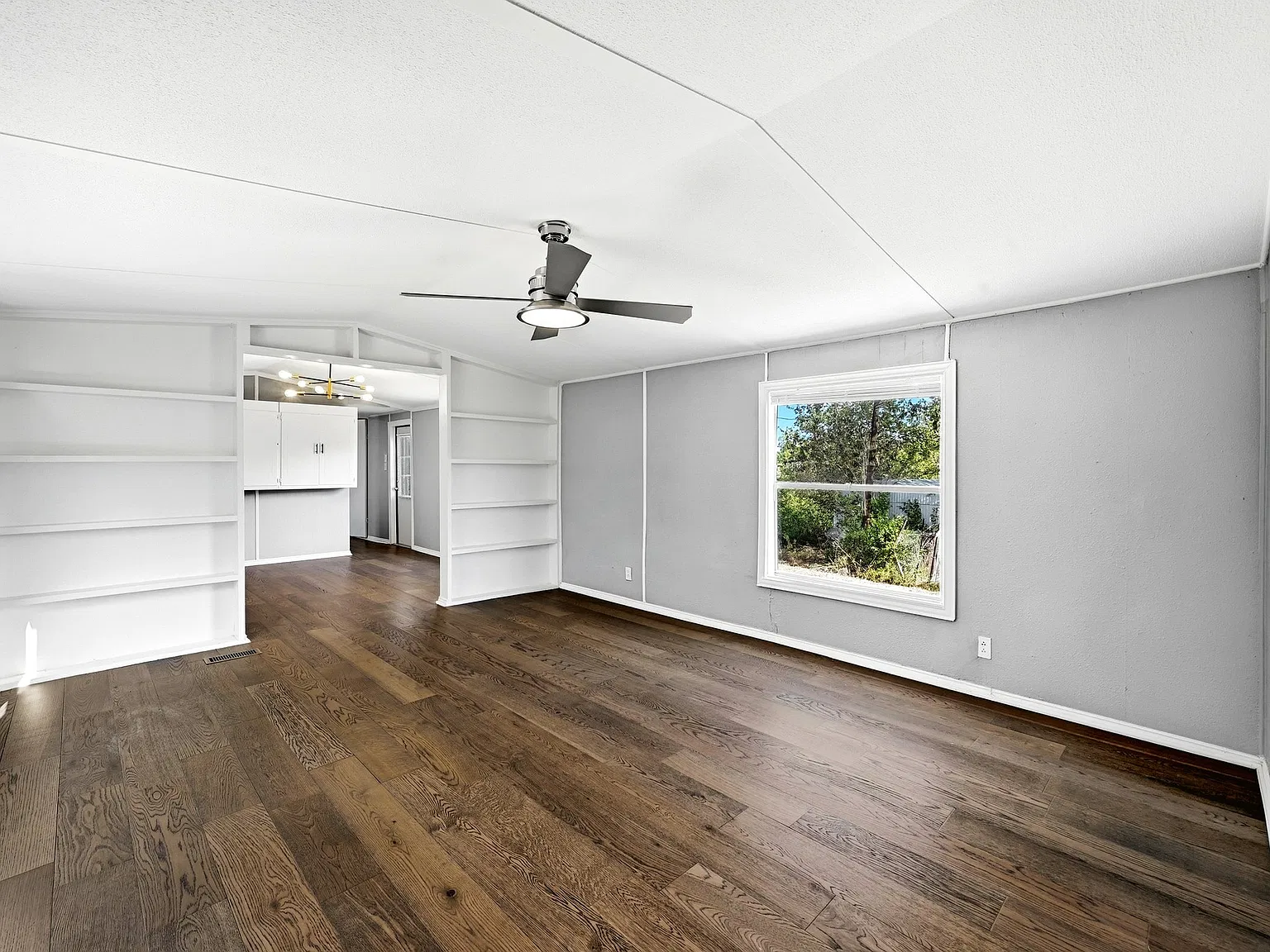 212 Greenfield Rd — Photo 2