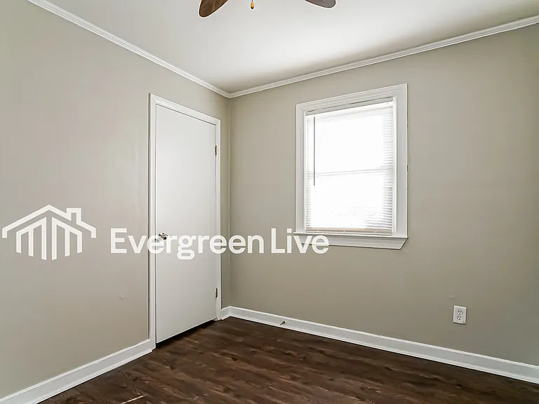 1820 N Lakeland Dr — Photo 12