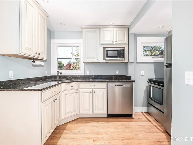 25 Maplewood Ave — Photo 17