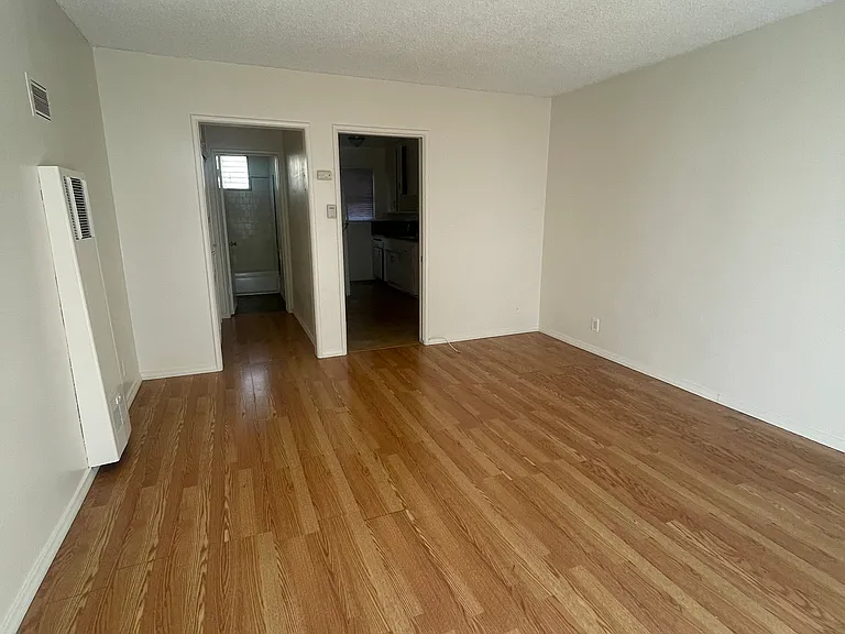 1607 N Harvard Blvd #3 — Photo 3