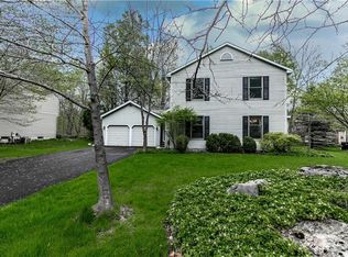 4517 Lamplighter Ln, Manlius, NY 13104