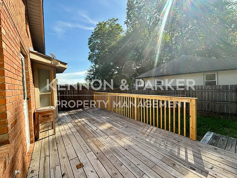 4494 Longview Dr — Photo 25