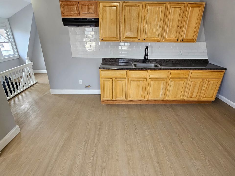2nd image of 194 Taylor St #3