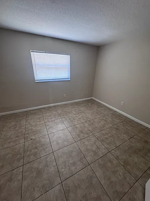 2 bed, 1.0 bath, $1,400 — Photo 2