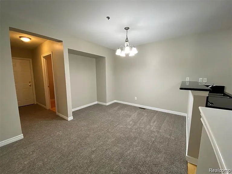 215 S Village Way — Photo 12