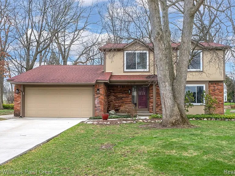 709 Denham Ln — Photo 1