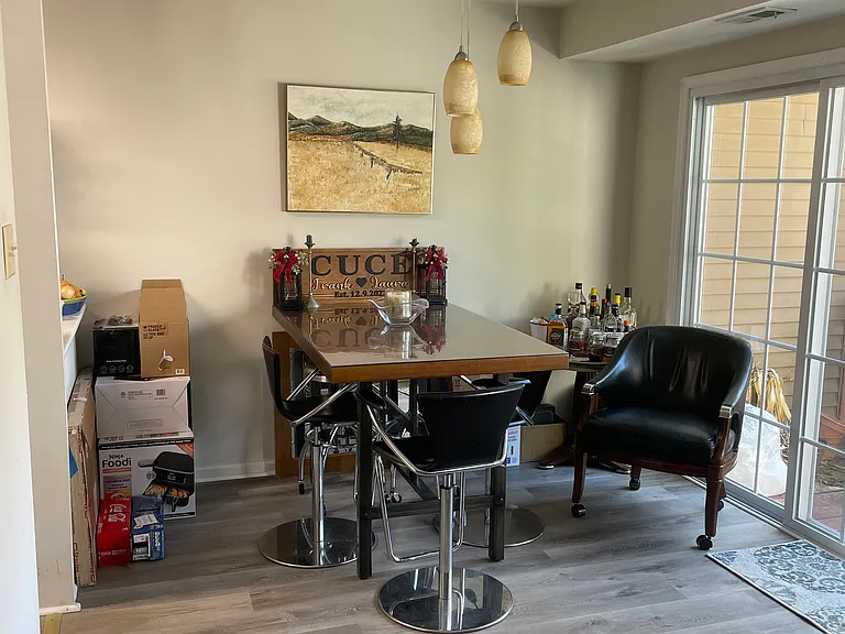 11 Woodbine Ct — Photo 3